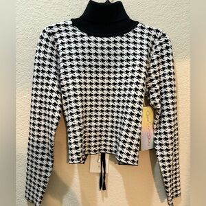 New with tags, Coco and Shay boutique backless turtleneck hounds tooth sweater L
